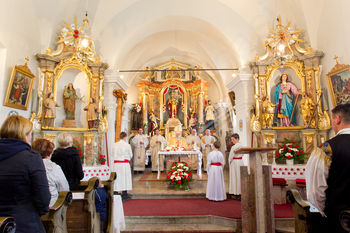 Dokončan oltar v Šentožboltski cerkvi 