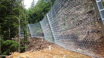 SANACIJA SKALNEGA PODORA POD KAMNEKOM ZAKLJUČENA