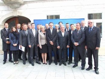 Poslanska skupina SDS obiskala tudi Družinski inštitut Zaupanje in MC Sevnica