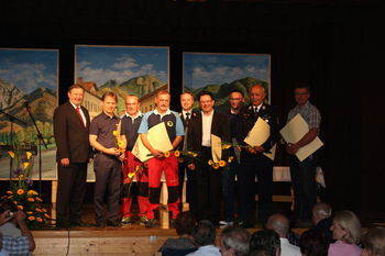 VELIKA PLAKETA IN PRIZNANJE OBČINE PREDDVOR V ROKE GASILCEV