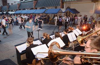 Večer kratkih krilc