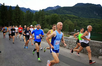 18. tek štirih srčnih mož okoli Bohinjskega jezera 2015