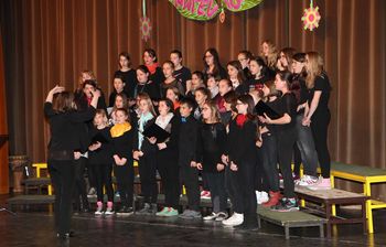 Izzvenel pozdrav pomladi iz grl 795 mladih pevcev Izzvenel pozdrav pomladi iz grl 795 mladih pevcev