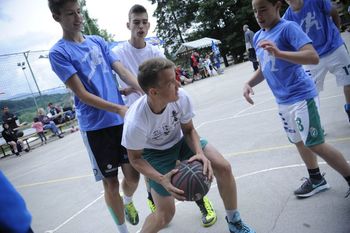 Pestro košarkarsko dogajanje v Dolenjskih Toplicah 