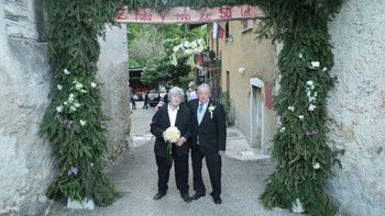 Z baritonovo koračnico pred oltar