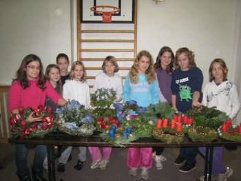 Ustvarjalna delavnica v dvorani gasilskega doma na Drenovem Griču Ustvarjalna delavnica v dvorani gasilskega doma na Drenovem Griču