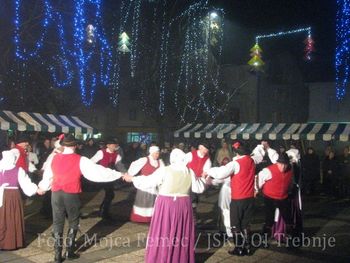 ZAPOJ IN ZAPLEŠI Z MENOJ