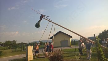 Vojnik krasi društveni klopotec