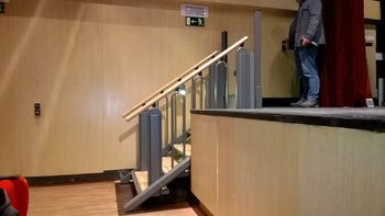 Dostop gibalno oviranim tudi na oder dvorane