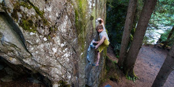 Zan preplezal balvan z oceno 8b!