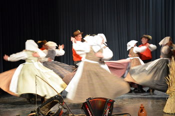 Kongresni trg bodo nocoj razgreli plesalci folklornih skupin