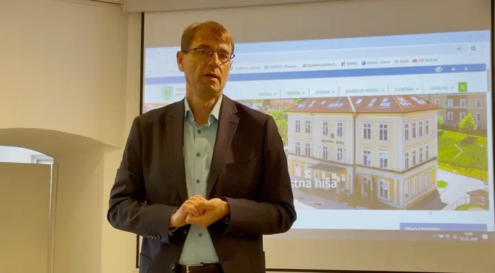Strokovno usposabljanje na Ravnah na Koroškem navdušilo udeležence Združenja direktorjev občinskih uprav