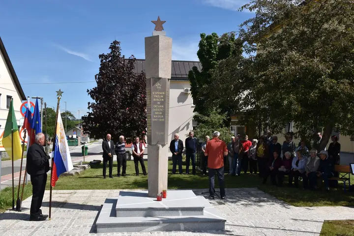 Otvoritev obnovljenega spomenika žrtvam nacizma v Staršah