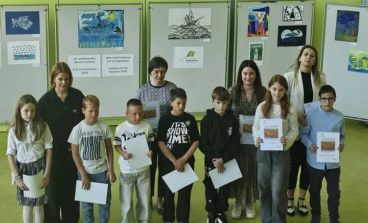 Uspeh učencev OŠ Draga Bajca Vipava na likovnem natečaju Kraj na horizontu 2026