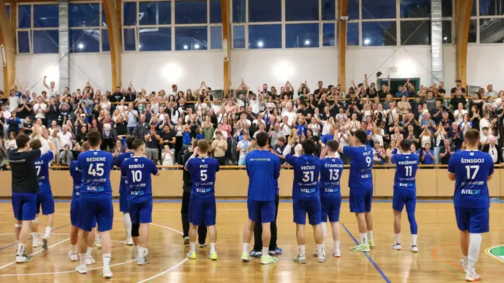 Ižanski rokometaši so na prvi tekmi finala 1. B SRL po velikem preobratu iztržili remi