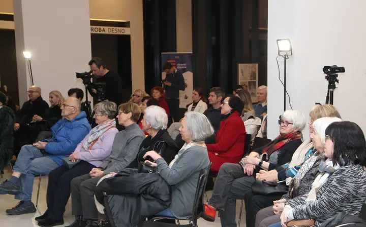 Ljubezen med poezijo in prozo: večer s Ferijem Lainščkom