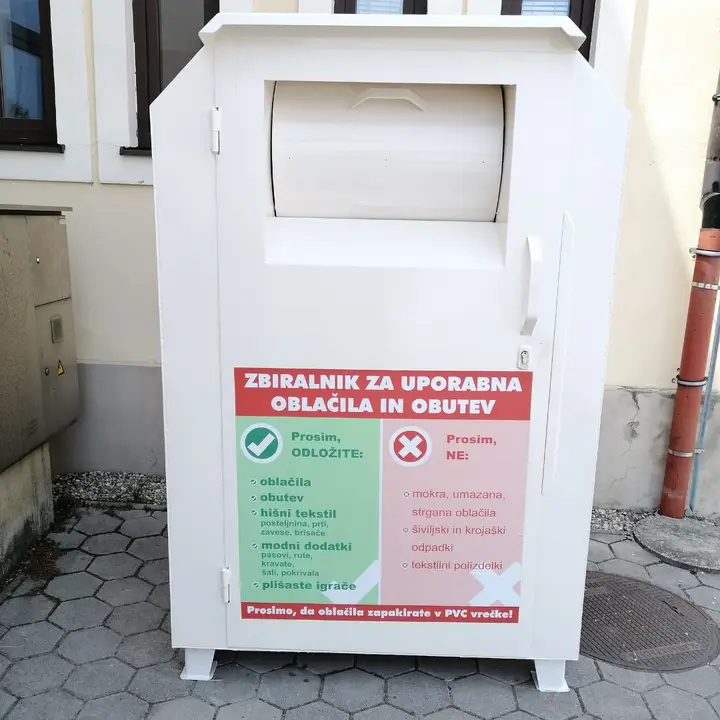 V zabojnik oddajajte uporabne stvari. Foto: RKS - OZ Žalec.