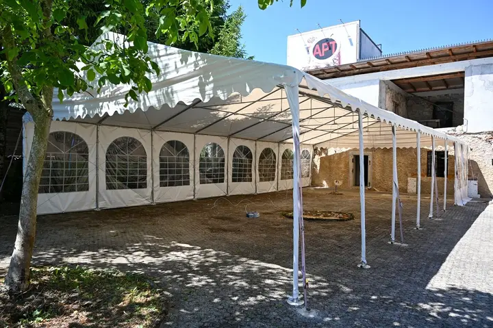 Novomeška tržnica med prenovo na začasni lokaciji, prvi tržnični dan v petek