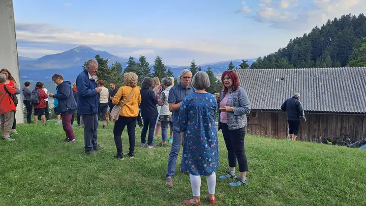 Mistični sončni vzhod pri sv. Filipu in Jakobu na Golavabuški planoti 