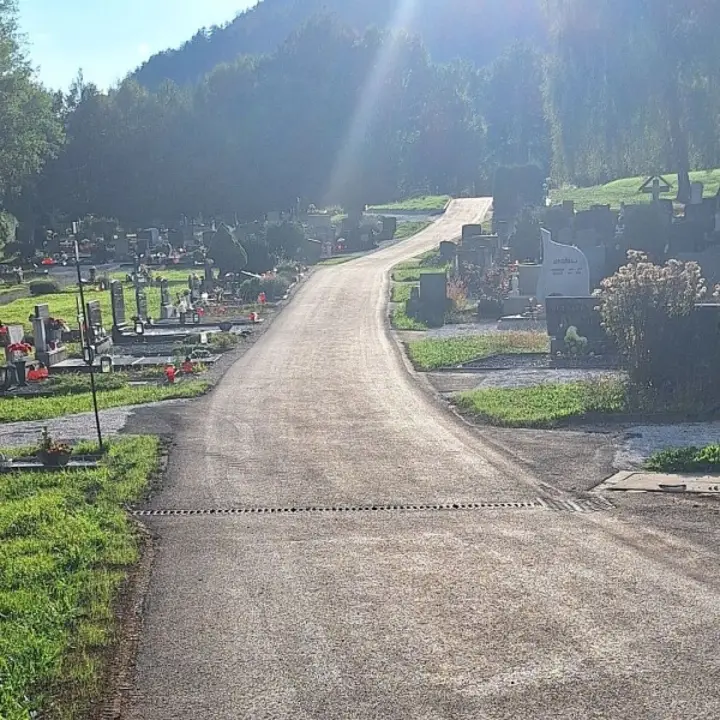 Preplastitev poti na pokopališču na Blejski Dobravi – etapa II