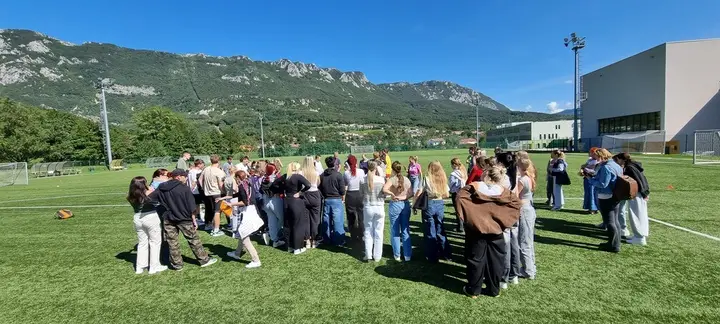 Spoznavanje in razdelitev v ekipe. 