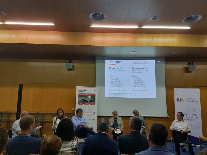Nova brošura 'Umetniki med rekami in lagunami: umetniške poti' 