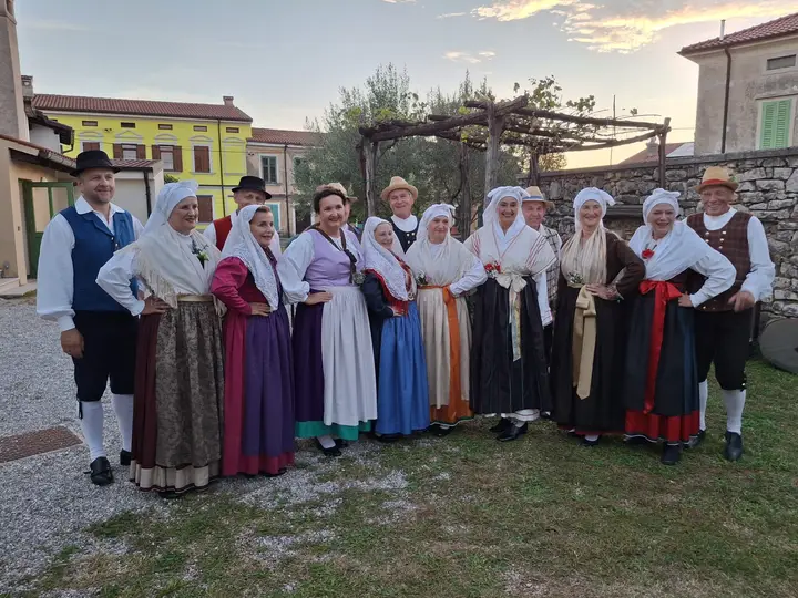 "špalir" Senior skupine Folklornega Društva Val iz Pirana
