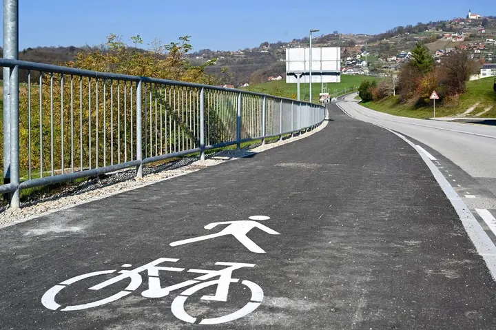 Trška gora dostopnejša po novi kolesarski povezavi