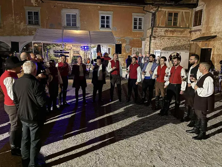Martinovanje na Gradu Grm v znamenju tradicije in dobrega vzdušja