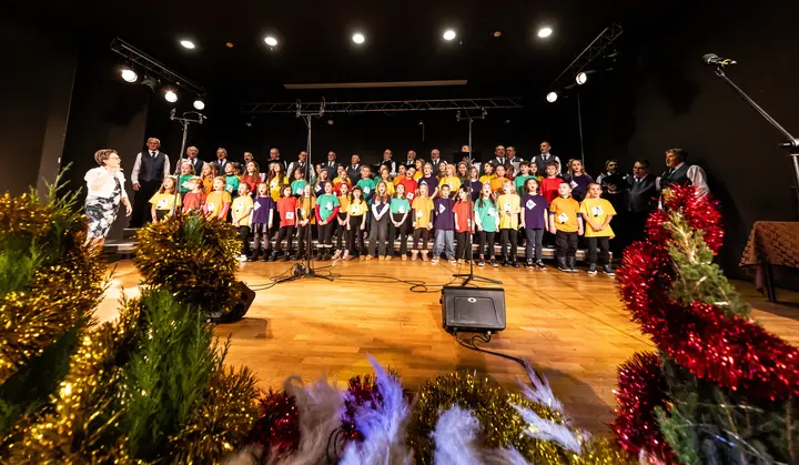 Na odru skupaj z najmlajšimi  Foto: Stanko Kozel