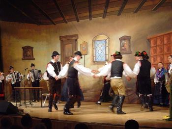 Nastop folklorne skupine Bled