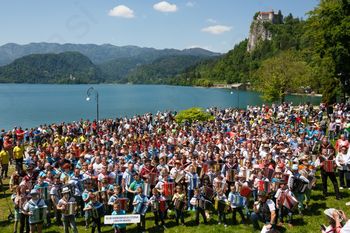 6. Srečanje harmonikark in harmonikarjev ob Blejskem jezeru