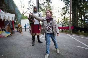 Srednjeveški tabor na jasi pod gradom