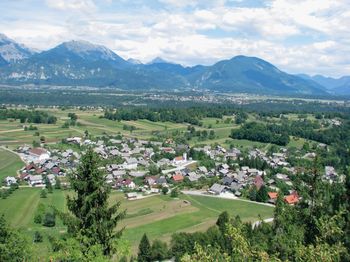 Obisk dedka Mraza z igrico v izvedbi učencev POŠ Ribno