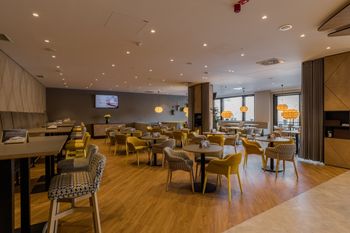 Glasbeni program v Kavarni Park