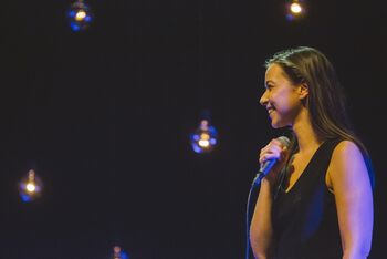 Prižig lučk s koncertom Severe Gjurin z akustično zasedbo