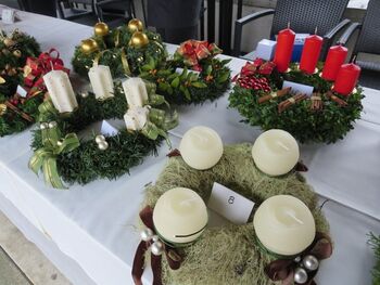 Dobrodelni adventni venčki