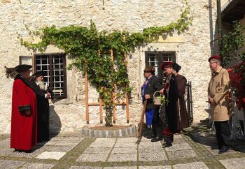 Martinovo na Blejskem gradu ob vinu, glasbi in plesu