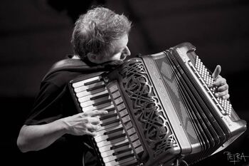 Dobrodelni koncert: Tori tango in Jurski par