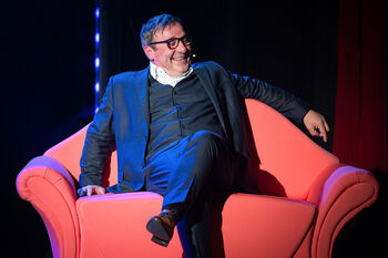 Erotika po Emeršiču, Špas teater