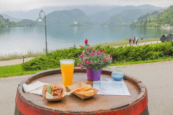 ODPOVEDANO: Pivo ob jezeru