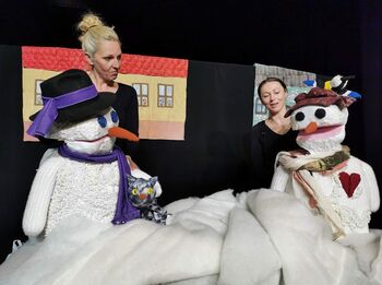 Predstava za otroke: Zgodba o snežaku s srcem