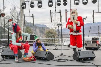 Otroška predstava Zmešnjava v knjižnici in prihod Božička