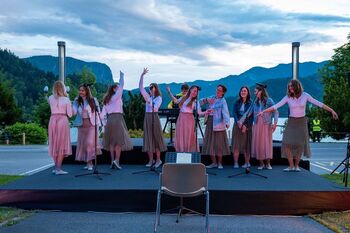 Junijski večer z DO RE MI