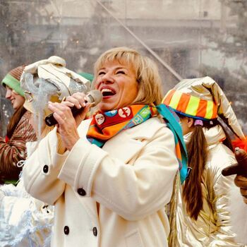 Silvestrovanje za otroke: Romana Krajnčan in Dedek Mraz