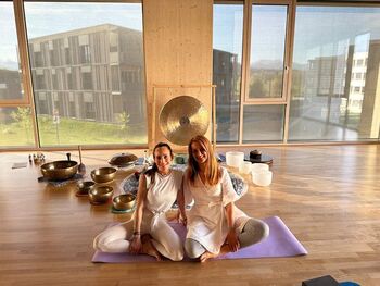 Energijska podpora z jogo in zvočno meditacijo