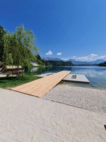 Delavnica akvarela na prenovljenih pomolih v Zaki