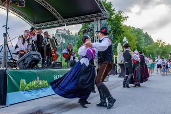Narodnozabavna uvertura za vse generacije