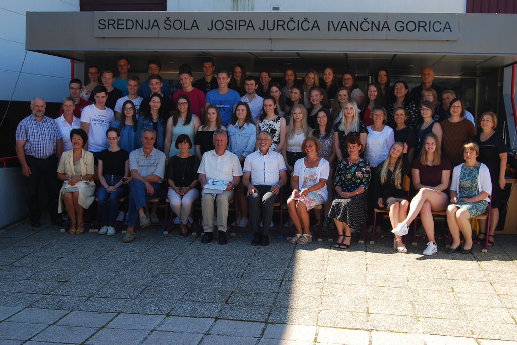 100% uspeh in dva zlata maturanta na Srednji šoli Josipa Jurčiča