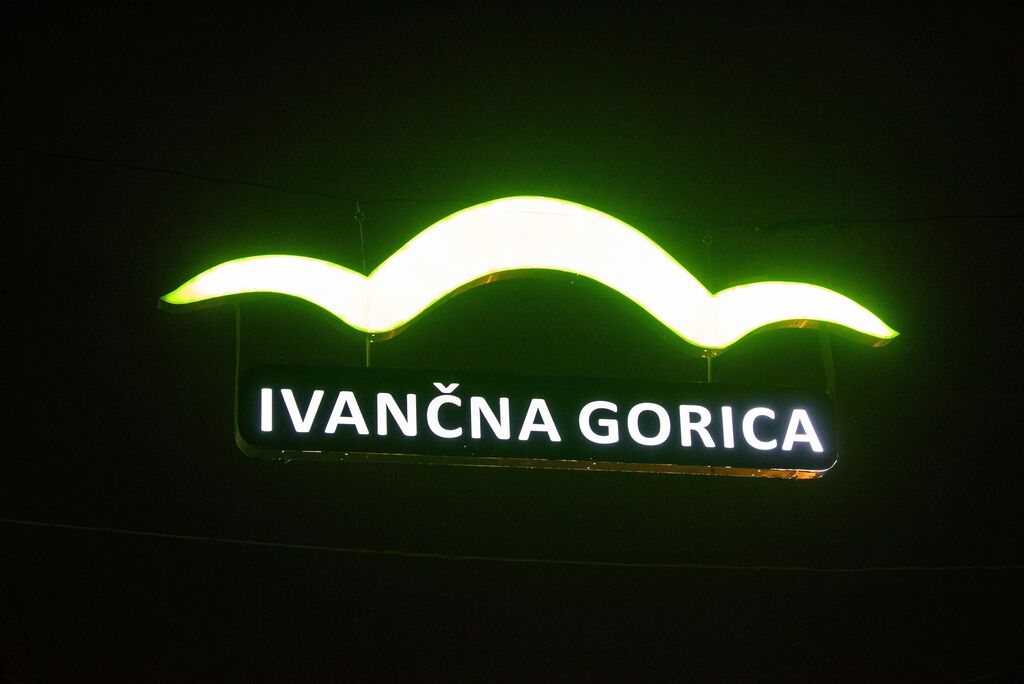 FOTO: V soju tisočerih luči zasijala praznična Ivančna Gorica